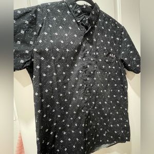 Men’s Button Up Shirt w/B&W Pattern  Molokai Surf Co. Brand - Size L